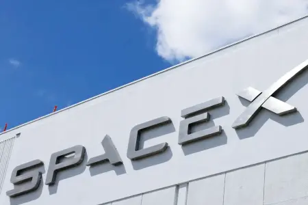 SpaceX递交上市申请：年亏49亿美元，马斯克投票权超85%